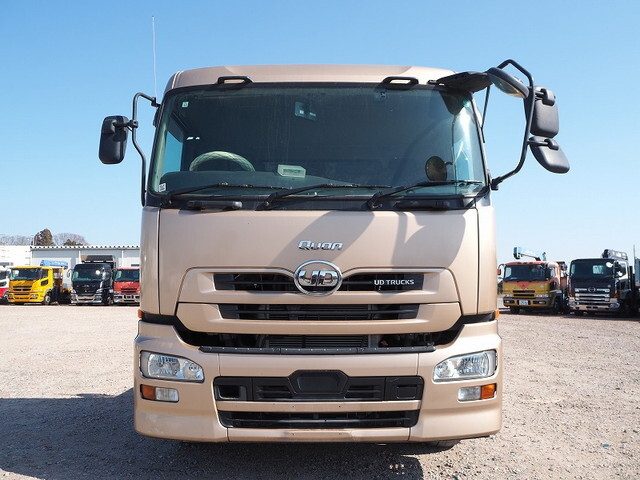 UDトラックスクオントレーラーヘッド（トラクターヘッド）大型（10t）[写真08]