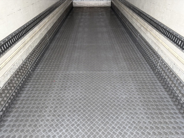 いすゞギガ冷凍車（冷蔵車）大型（10t）[写真13]