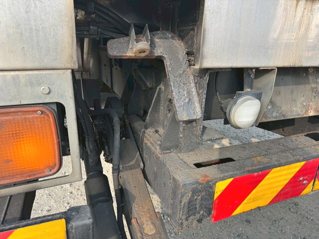 いすゞギガ冷蔵冷凍ウイング大型（10t）[写真12]