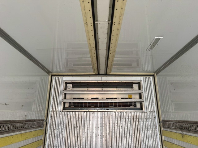 いすゞギガ冷蔵冷凍ウイング大型（10t）[写真14]