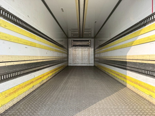 いすゞギガ冷蔵冷凍ウイング大型（10t）[写真16]