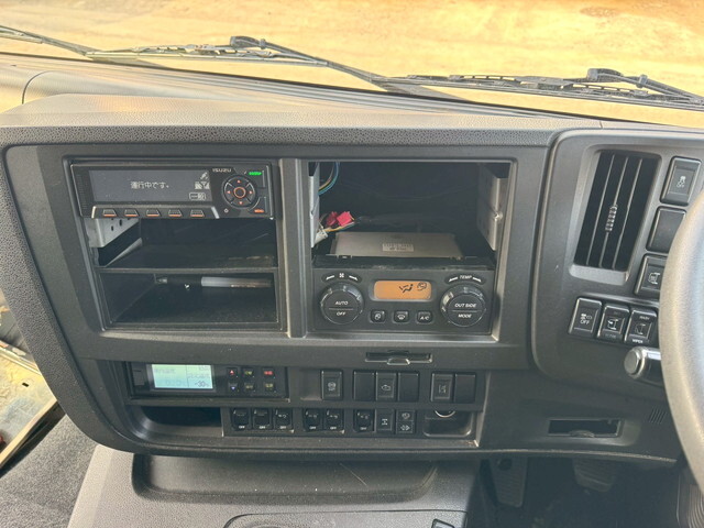 いすゞギガ冷蔵冷凍ウイング大型（10t）[写真22]