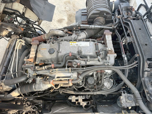 いすゞギガ冷蔵冷凍ウイング大型（10t）[写真30]