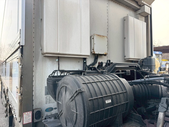 いすゞギガ冷蔵冷凍ウイング大型（10t）[写真33]