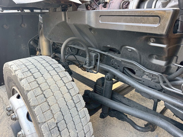 いすゞギガ冷蔵冷凍ウイング大型（10t）[写真34]