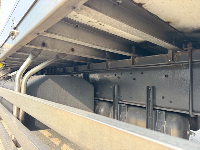 いすゞギガ冷蔵冷凍ウイング大型（10t）[写真38]