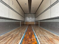 いすゞギガアルミウイング大型（10t）[写真11]