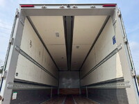 いすゞギガアルミウイング大型（10t）[写真12]