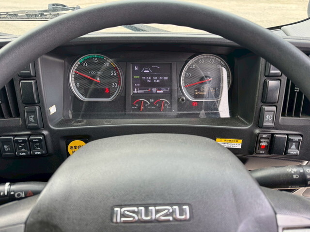 いすゞギガアルミウイング大型（10t）[写真20]