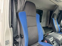 いすゞギガアルミウイング大型（10t）[写真22]