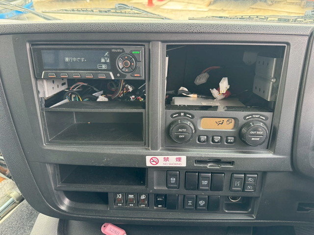 いすゞギガアルミウイング大型（10t）[写真23]