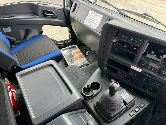 いすゞギガアルミウイング大型（10t）[写真26]