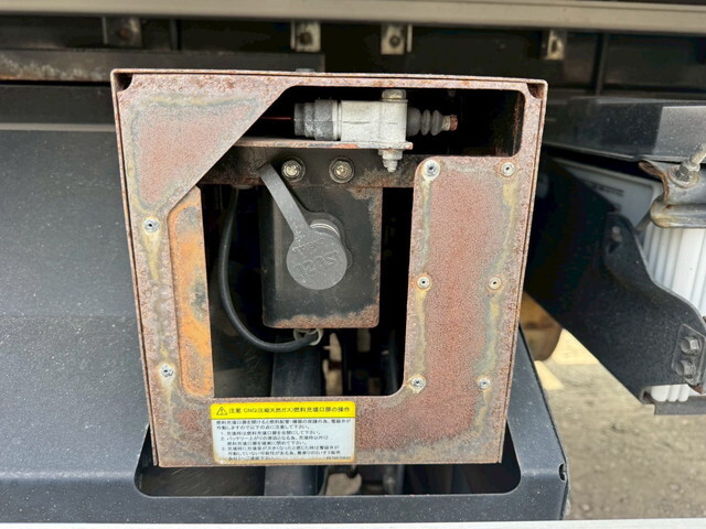 いすゞギガアルミウイング大型（10t）[写真30]