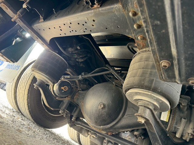 いすゞギガアルミウイング大型（10t）[写真32]