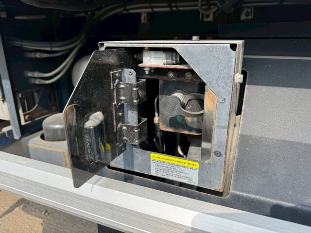 いすゞギガアルミウイング大型（10t）[写真34]