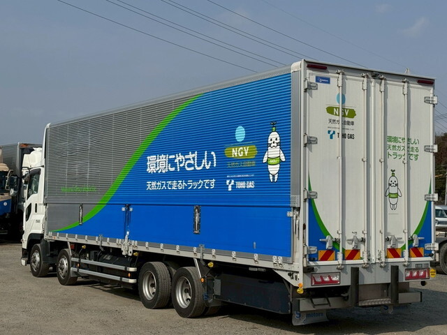 いすゞギガアルミウイング大型（10t）[写真04]