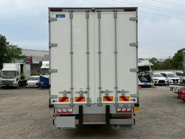 いすゞギガアルミウイング大型（10t）[写真09]