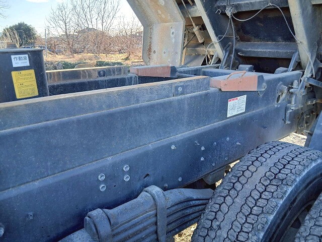 いすゞギガダンプ大型（10t）[写真15]