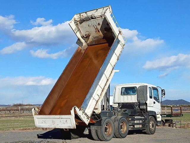 いすゞギガダンプ大型（10t）[写真02]