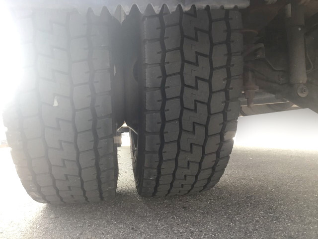 三菱ふそうキャンター平ボディ小型（2t・3t）[写真14]