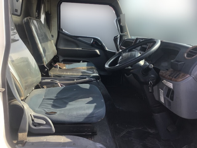 三菱ふそうキャンター平ボディ小型（2t・3t）[写真23]