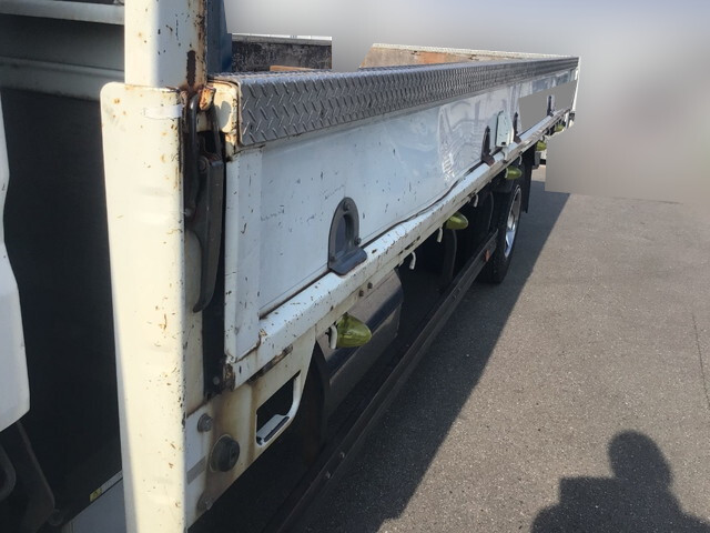 三菱ふそうキャンター平ボディ小型（2t・3t）[写真06]