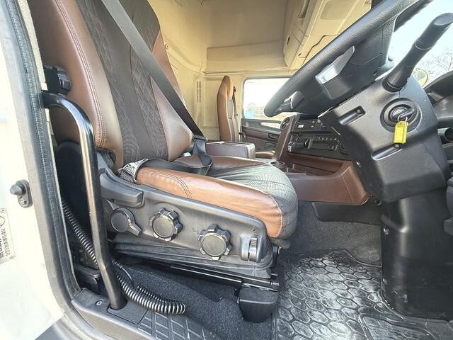 日野プロフィアアルミウイング大型（10t）[写真31]