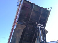 UDトラックスクオンダンプ大型（10t）[写真13]