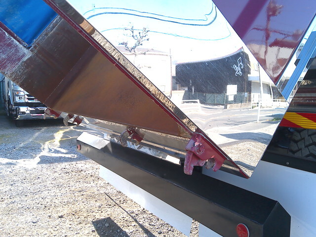 UDトラックスクオンダンプ大型（10t）[写真18]