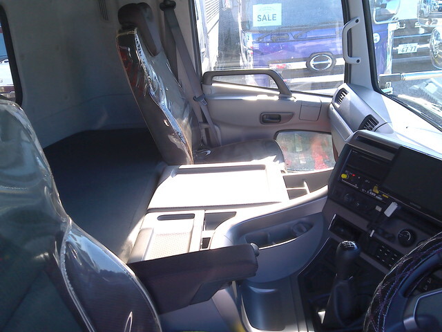 UDトラックスクオンダンプ大型（10t）[写真24]