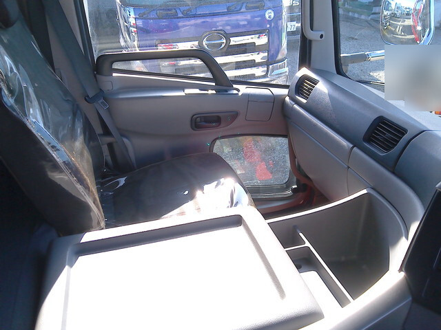 UDトラックスクオンダンプ大型（10t）[写真25]