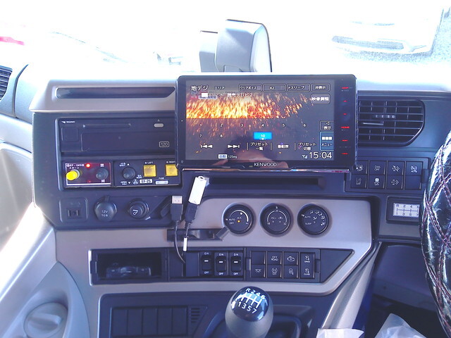 UDトラックスクオンダンプ大型（10t）[写真27]