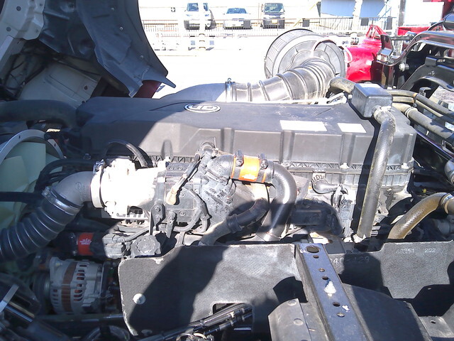 UDトラックスクオンダンプ大型（10t）[写真35]