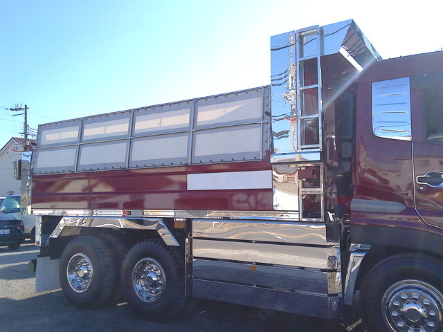 UDトラックスクオンダンプ大型（10t）[写真06]