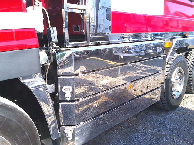 UDトラックスクオンダンプ大型（10t）[写真08]