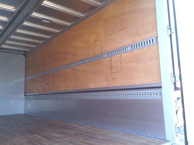 いすゞフォワードアルミウイング中型（4t）[写真18]