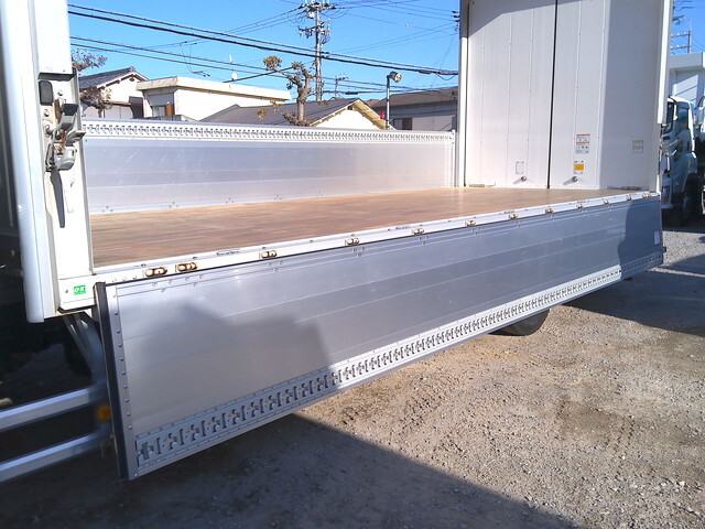 いすゞフォワードアルミウイング中型（4t）[写真23]