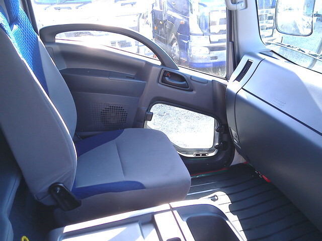 いすゞフォワードアルミウイング中型（4t）[写真29]