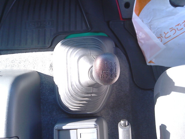 いすゞフォワードアルミウイング中型（4t）[写真32]