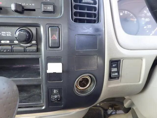 トヨタトヨエース平ボディ小型（2t・3t）[写真13]