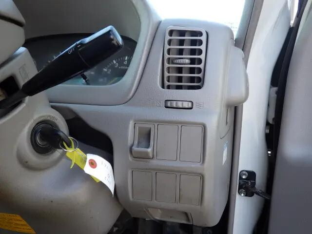 トヨタトヨエース平ボディ小型（2t・3t）[写真15]