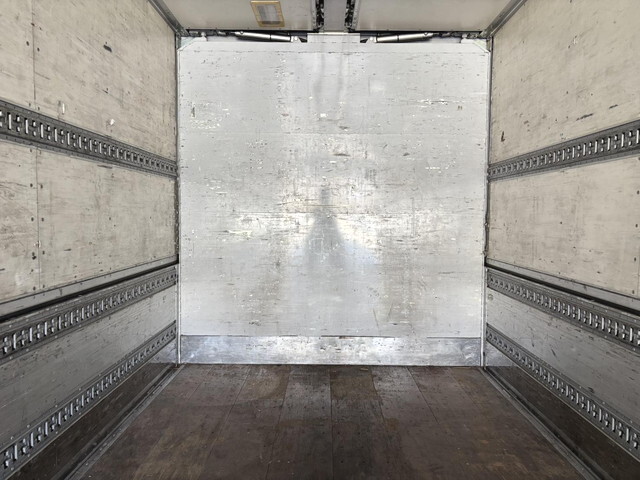 いすゞギガアルミウイング大型（10t）[写真13]