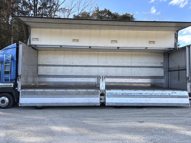 いすゞギガアルミウイング大型（10t）[写真16]