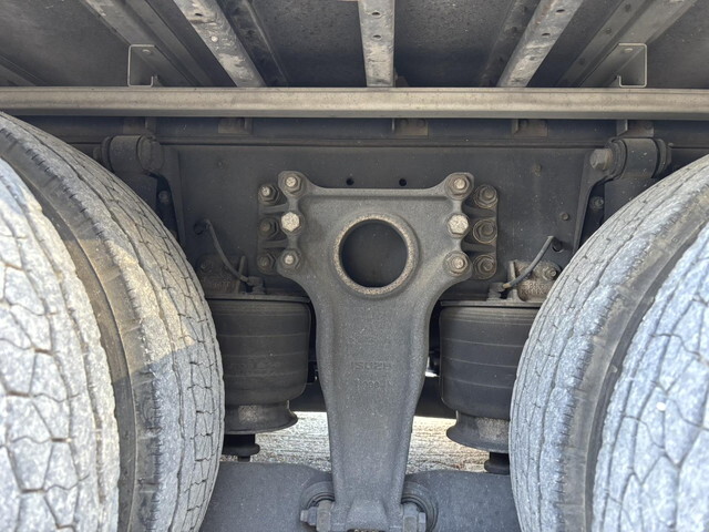 いすゞギガアルミウイング大型（10t）[写真22]