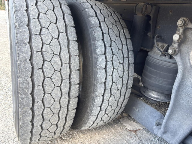 いすゞギガアルミウイング大型（10t）[写真26]