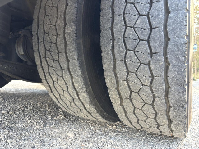 いすゞギガアルミウイング大型（10t）[写真27]