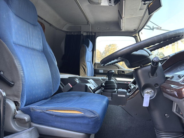 いすゞギガアルミウイング大型（10t）[写真31]