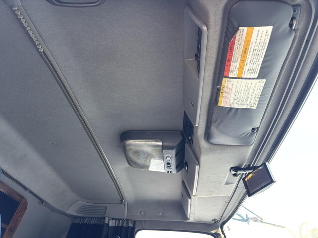 いすゞギガアルミウイング大型（10t）[写真32]