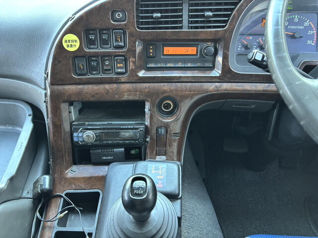 いすゞギガアルミウイング大型（10t）[写真35]