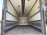 いすゞギガアルミウイング大型（10t）[写真09]